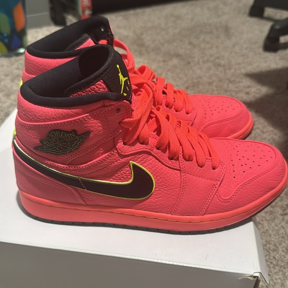 Women’s Air Jordan 1 retro high premium - Picture 2 of 9